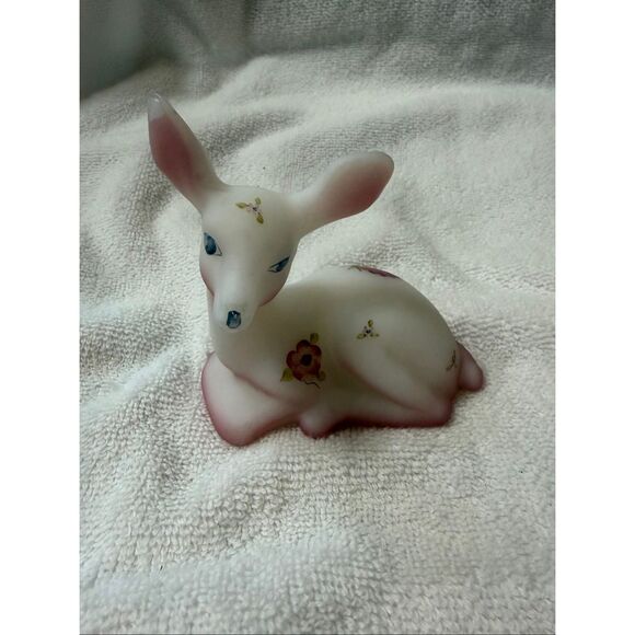 Fenton Glass Deer Fawn Hand Painted Berries & Blossoms Signed Vintage - Picture 2 of 9